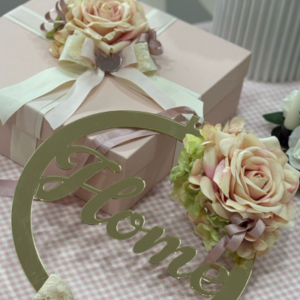 Fuori porta in plexiglass, con fiori, da personalizzare